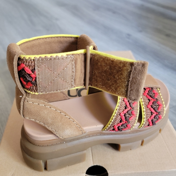 UGG Ashton Heritage Braid Sandal - Picture 4 of 10